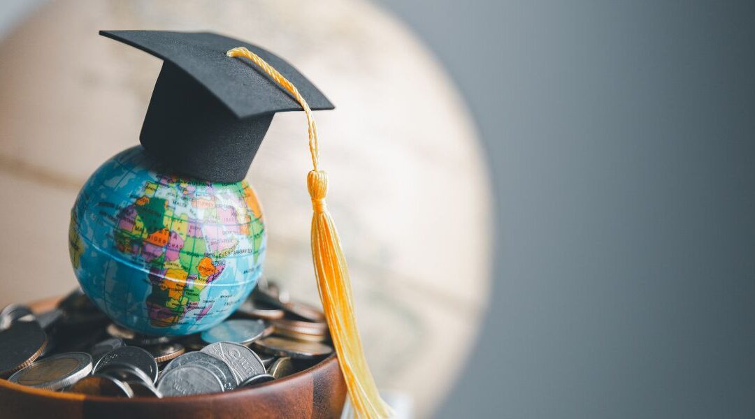 Come finanziare gli studi all’estero: la guida ai prestiti per merito per studenti italiani